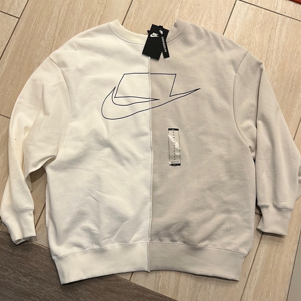 Nike Women’s sweatshirt